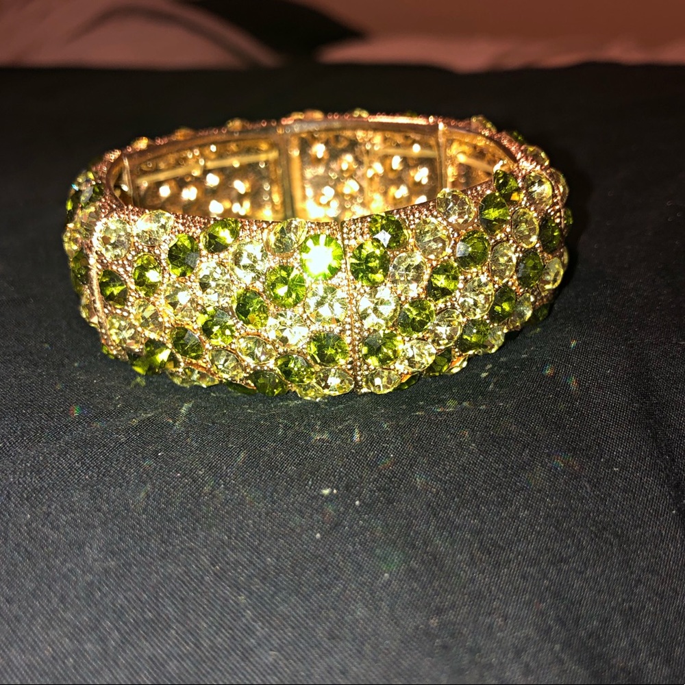 ✨Greeen and gold rhinestone bracelet ✨ - Picture 2 of 3